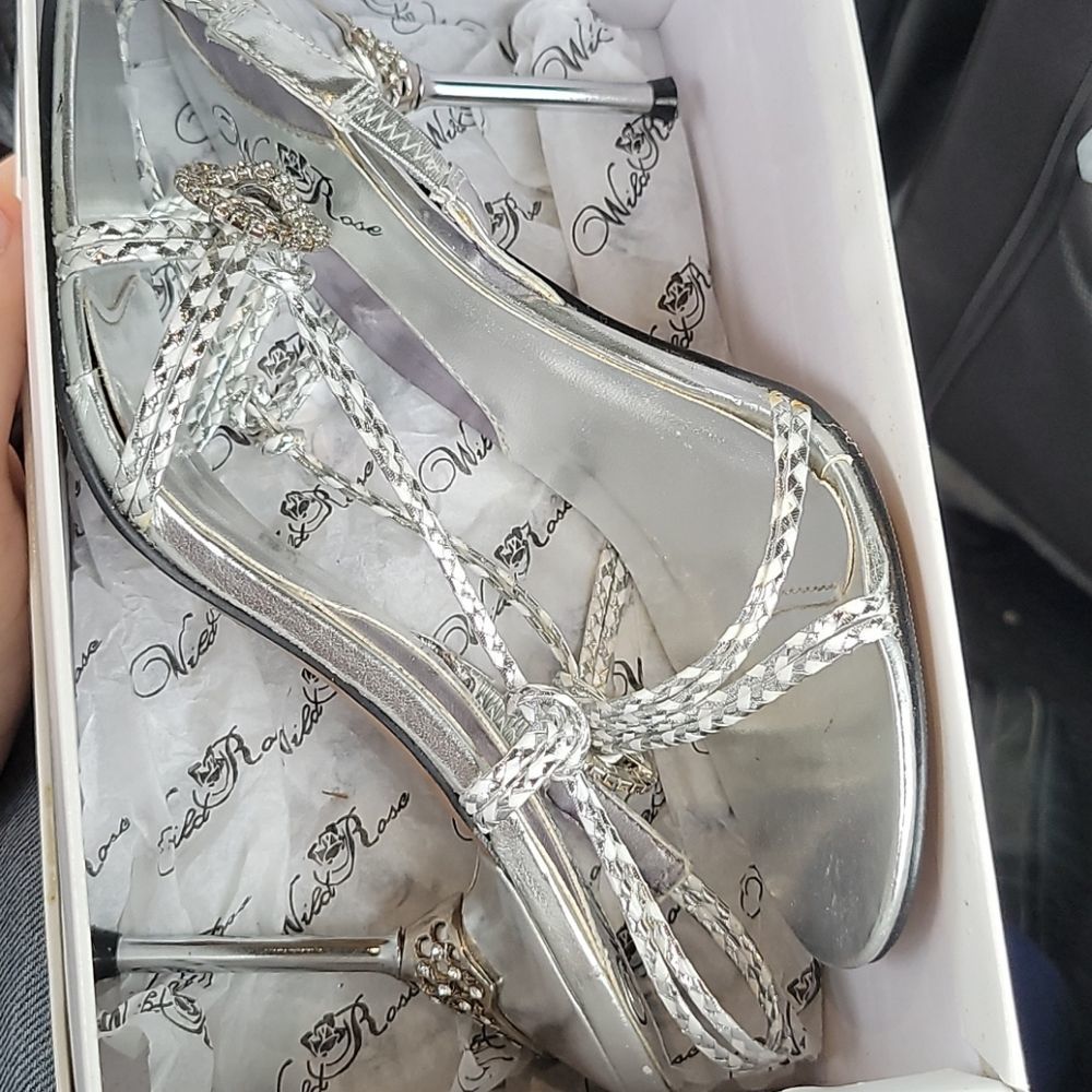 Silver Wild Rose Size 8B Metal Heels
